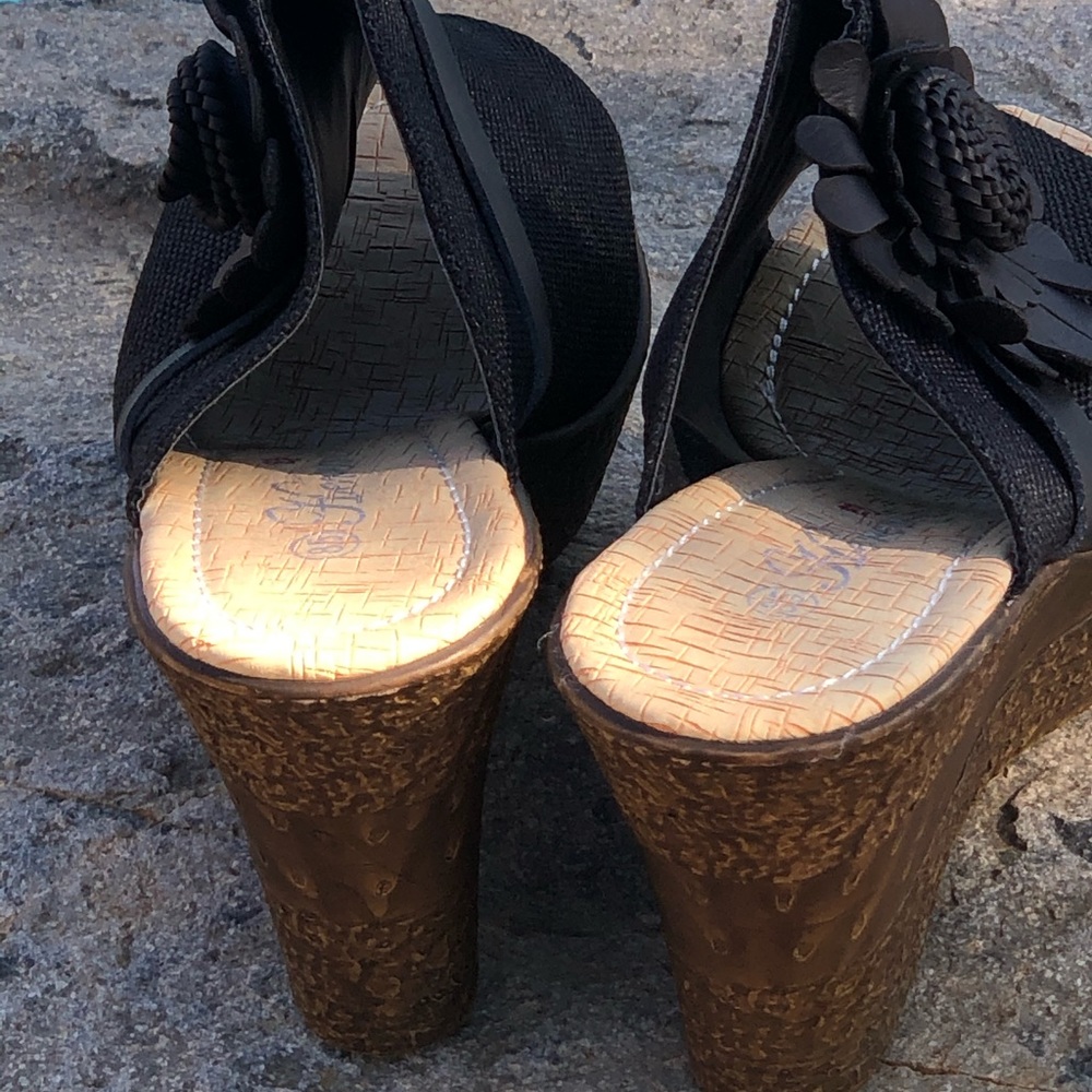 Shoes - Picture 3 of 4
